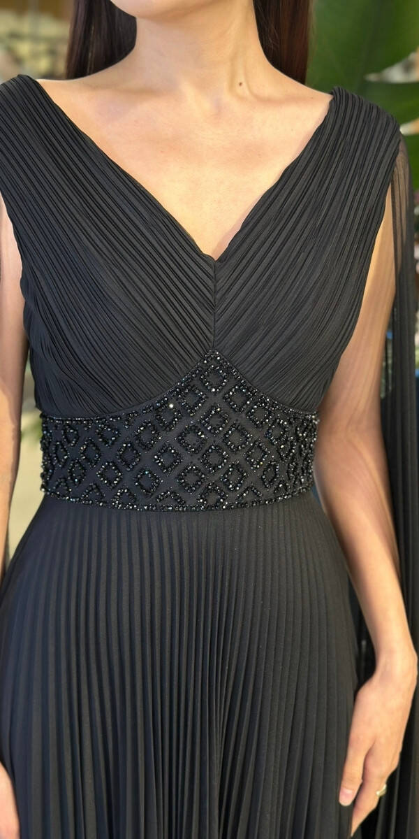 Siyah V Yaka Pelerin Kloş Etekli Şifon Uzun Abiye Elbise 11108-04 - 4