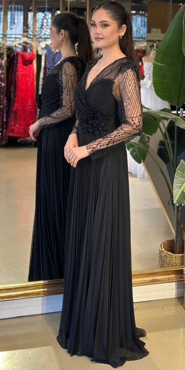 Siyah V Yaka Uzun Kollu Çiçek Detaylı Kloş Etekli Şifon Uzun Abiye Elbise 11150-01 - 2