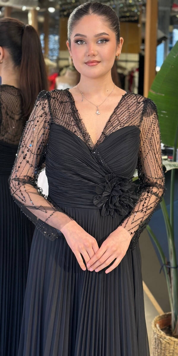 Siyah V Yaka Uzun Kollu Çiçek Detaylı Kloş Etekli Şifon Uzun Abiye Elbise 11150-01 - 3