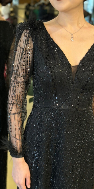 Siyah V Yaka Uzun Kollu Tuy Detaylı Düz Kesim Pullu Boncuklu Uzun Abiye Elbise 11114-01 - 4