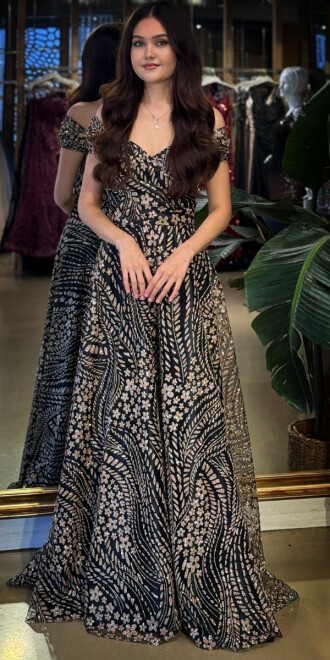 Siyah&Gold Madonna Yaka Sırt Dekolteli Kloş Etekli Simli Uzun Abiye Elbise 11066-01 - abiyeniall