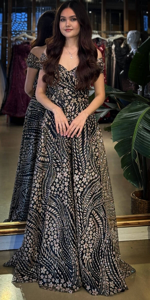 Siyah&Gold Madonna Yaka Sırt Dekolteli Kloş Etekli Simli Uzun Abiye Elbise 11066-01 - 1