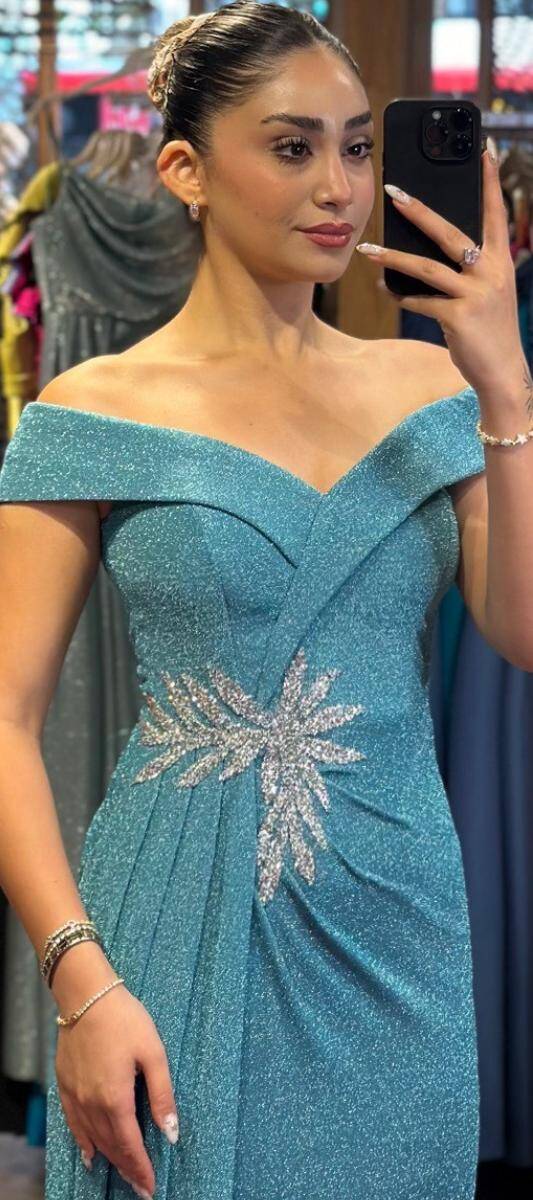 Turkuaz Madonna Yaka Taş Detaylı Yırtmaçlı Düz Kesim Simli Uzun Abiye Elbise 7566 - 2