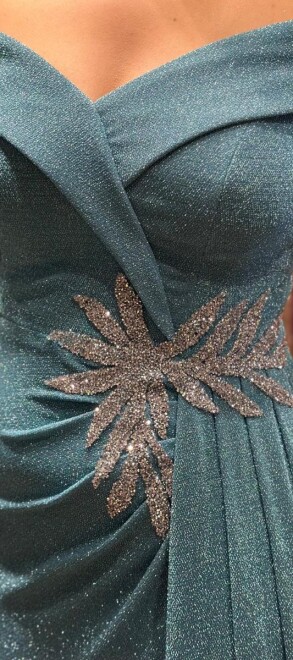 Turkuaz Madonna Yaka Taş Detaylı Yırtmaçlı Düz Kesim Simli Uzun Abiye Elbise 7566 - 4