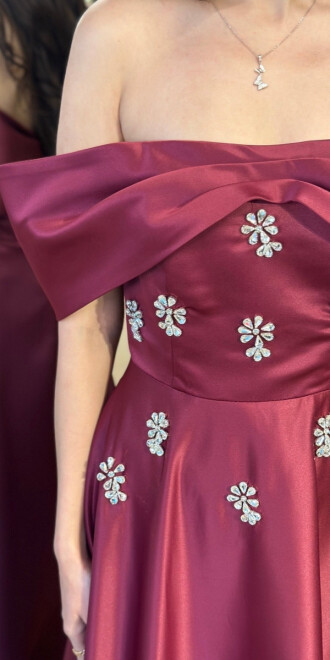 Vişne Renk Madonna Yaka Taş Detaylı Kloş Etekli Saten Uzun Abiye Elbise 11063-03 - 4