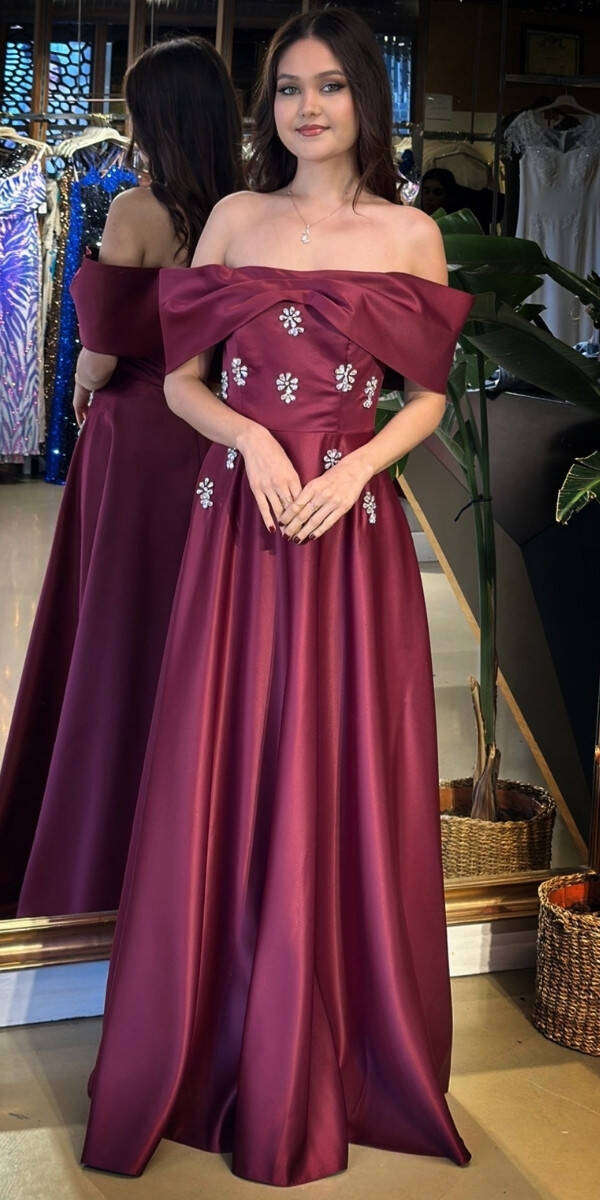 Vişne Renk Madonna Yaka Taş Detaylı Kloş Etekli Saten Uzun Abiye Elbise 11063-03 - 1