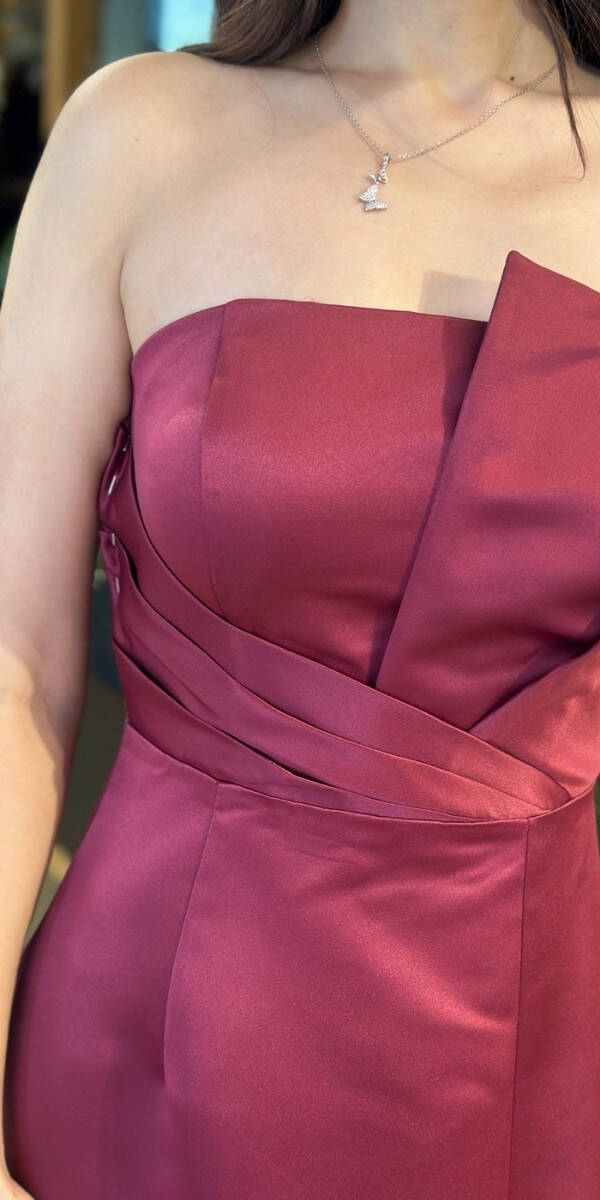 Vişne Renk Straplez Yaka Sırt Dekolteli Yırtmaçlı Düz Kesim Saten Uzun Abiye Elbise 11102-02 - 4