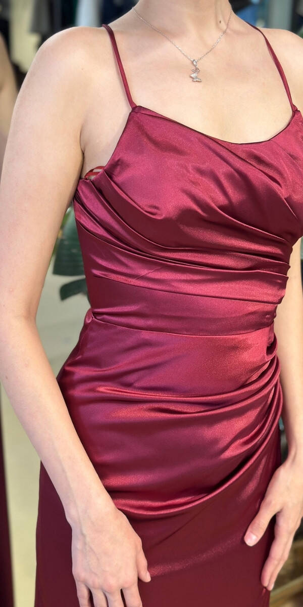 Vişne Renk Yuvarlak Yaka Askılı Sırt Dekolteli Yırtmaçlı Düz Kesim Saten Uzun Abiye Elbise 11105-05 - 4