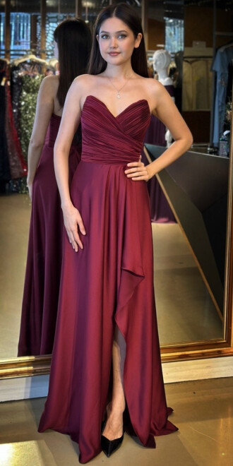 Vişne Straplez Yaka Anvelop Yırtmaçlı Kloş Etekli Saten Uzun Abiye Elbise 11095 