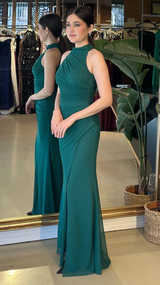 Yeşil Halter Yaka Yırtmaçlı Düz Kesim Likralı Tül Uzun Abiye Elbise 11084-19 - 2