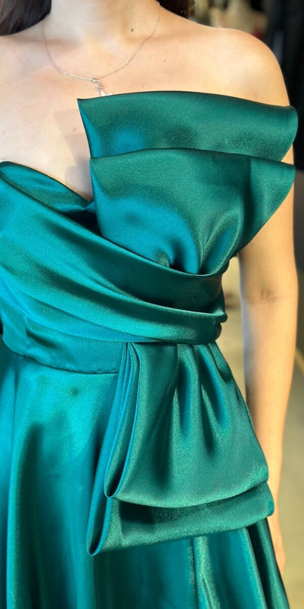 Yeşil Straplez Yaka Yırtmaçlı Kloş Etekli Organze Uzun Abiye Elbise 7679 - 4